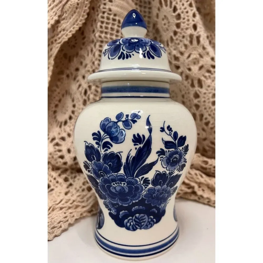 Vintage Delft Blue Handwerk flora keramiek #430 covered ginger jar from Woldring
